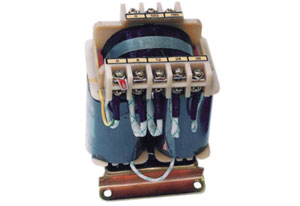 對(duì)控制變壓器不太熟悉的朋友,也許會(huì)有這樣的疑問,控制變壓器為什么要干燥？有這個(gè)必要嗎？旗正在此告訴大家：控制變壓器做干燥處理是很有必要的。