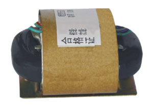 現(xiàn)在“r型變壓器”應(yīng)用越來(lái)越廣泛，為何會(huì)是這樣呢？那一定是因?yàn)閞型變壓器有不同于常人的好處，今天旗正電氣—控制變壓器廠家小編就告訴你r型變壓器的優(yōu)點(diǎn)。