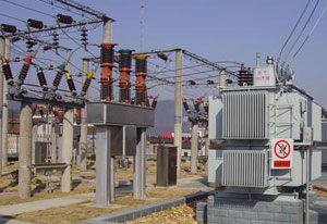 變壓器（Transformer）是一種能改變電壓的裝置，主要是利用電磁原理。變壓器型號通常由表示相數(shù)、冷卻方式、調(diào)壓方式、繞組線芯等材料符號，以及變壓器容量、額定電壓、繞組連接方式組成。那變壓器型號意義你知道多少？控制變壓器廠家—旗正電氣你告訴你變壓器型號大全及變壓器型號所代表的含義。