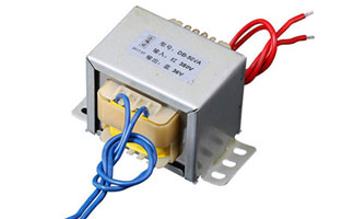 電源變壓器是用電磁感應(yīng)原理工作的，變壓器有兩組線圈。初級線圈和次級線圈。次級線圈在初級線圈外邊。當(dāng)初級線圈通上交流電時，變壓器鐵芯產(chǎn)生交變磁場，次級線圈就產(chǎn)生感應(yīng)電動勢。變壓器的線圈的匝數(shù)比等于電壓比。例如：初級線圈是500匝，次級線圈是250匝，初級通上220V交流電，次級電壓就是110V。那如何識別電源變壓器好壞？