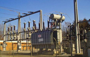 安裝變壓器設(shè)備基座的方法—旗正告訴你這樣做：基礎(chǔ)型鋼埋設(shè)→撒運(yùn)和檢查接線安裝→清理安裝→調(diào)試。具體操作看看下面旗正電氣總結(jié)：