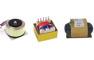 在前面一篇文章中旗正為大家也整理了一些關(guān)于EI型、環(huán)形、R型變壓器優(yōu)缺點(diǎn)的，為了大家更好了區(qū)分它們，今天旗正電氣就EI型、環(huán)形、R型變壓器運(yùn)用在音響上各有什么特點(diǎn)再詳細(xì)說說：